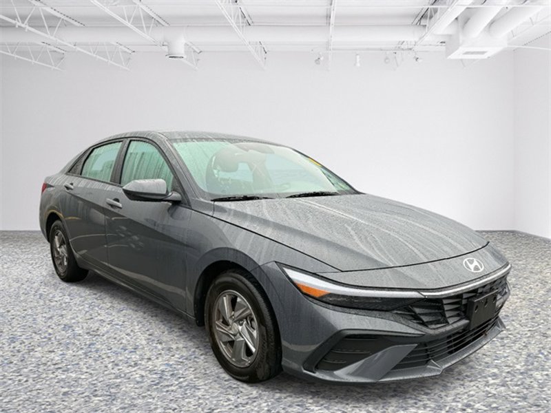 Certified 2024 Hyundai Elantra SE image 1