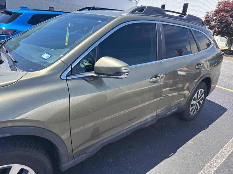 Used 2021 Subaru Outback Premium image 1