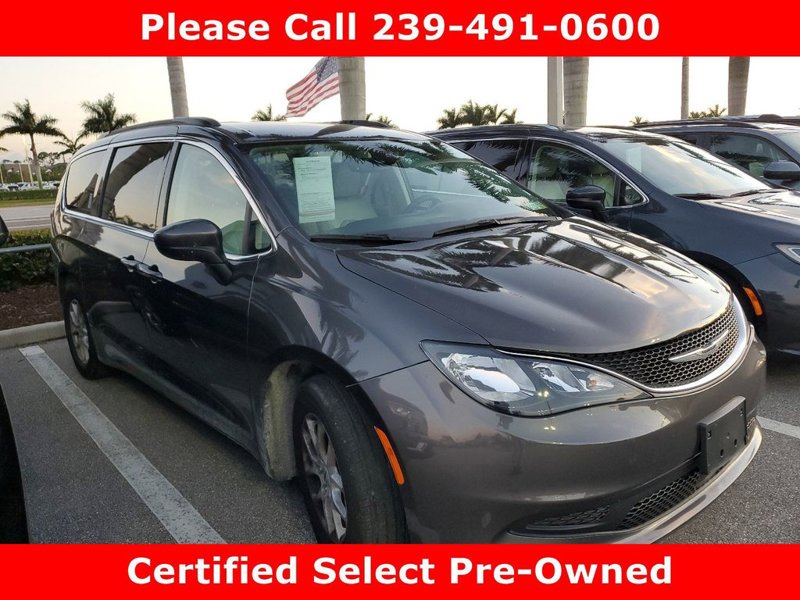 Used 2021 Chrysler Voyager Lxi image 1