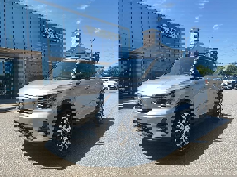 Certified 2023 Volvo XC40 Recharge Core image 1