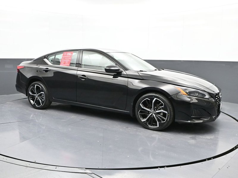 Certified 2023 Nissan Altima 2.5 SR image 1
