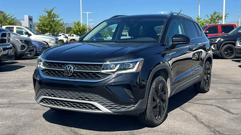 Certified 2024 Volkswagen Taos SEL image 1