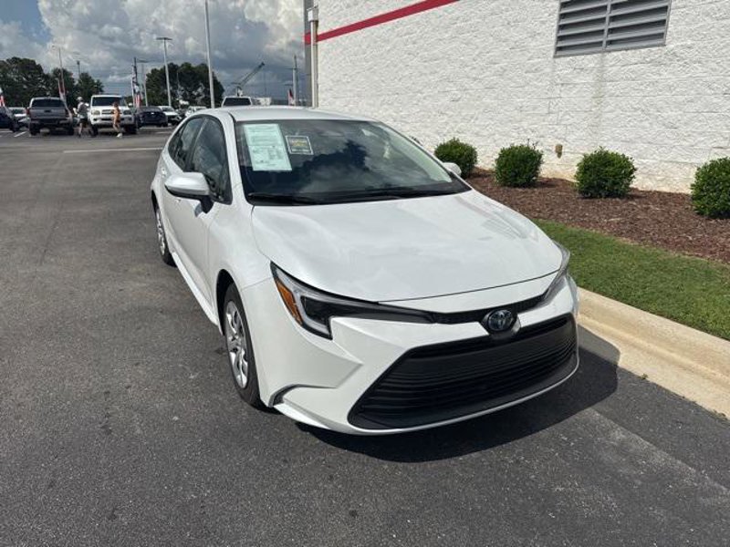 Certified 2025 Toyota Corolla LE image 1