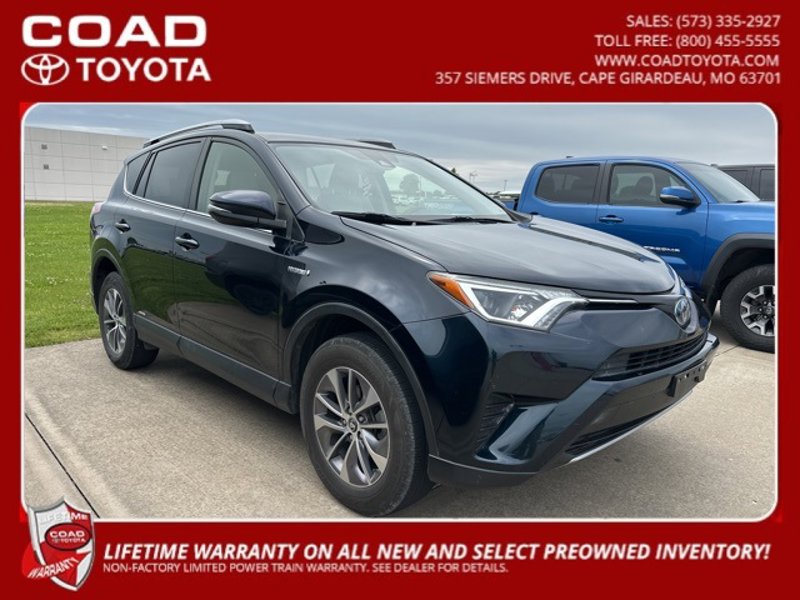 Used 2018 Toyota RAV4 LE image 1