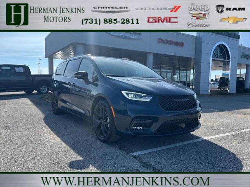Certified 2023 Chrysler Pacifica Limited w/ S Appearance Package image 1