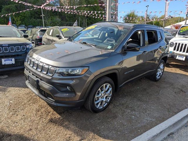 Certified 2022 Jeep Compass Latitude image 1