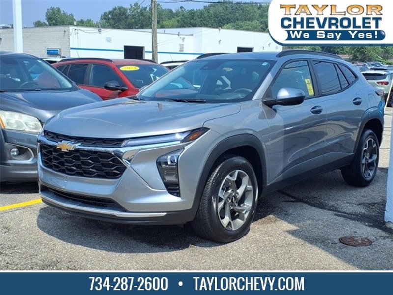 Certified 2024 Chevrolet Trax LT image 1