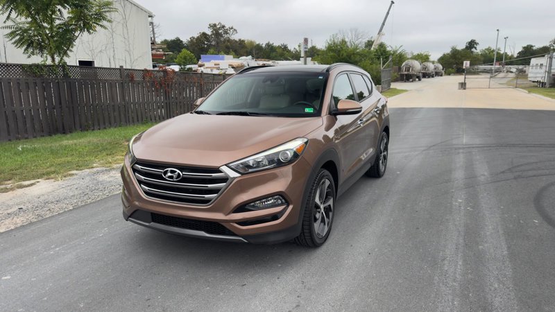 Used 2016 Hyundai Tucson Limited w/ Option Group 03 image 1