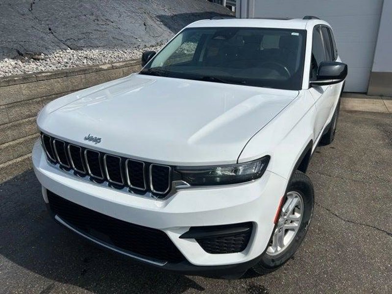 Certified 2022 Jeep Grand Cherokee Laredo w/ Luxury Tech Group I image 1