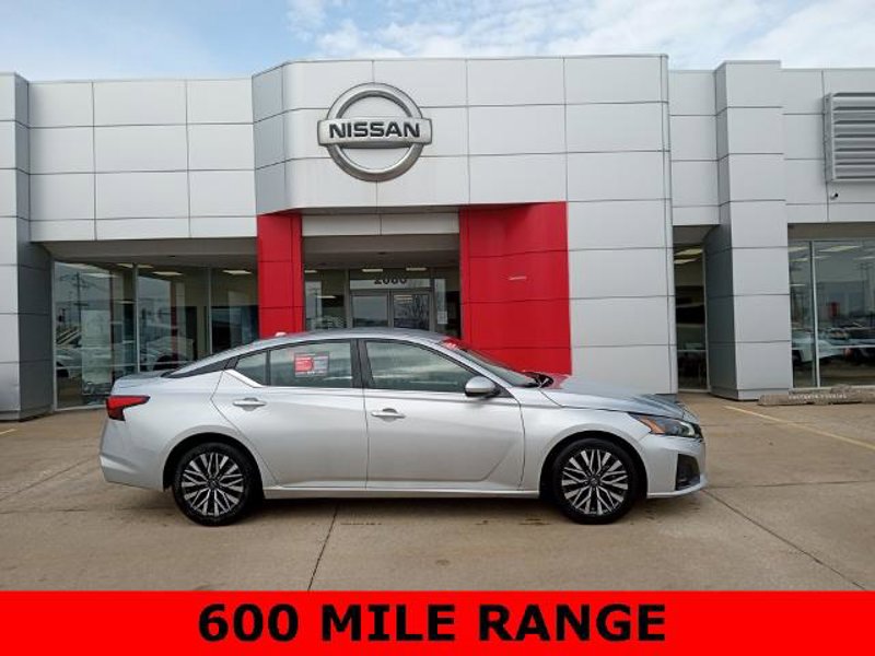 Certified 2023 Nissan Altima 2.5 SV image 1