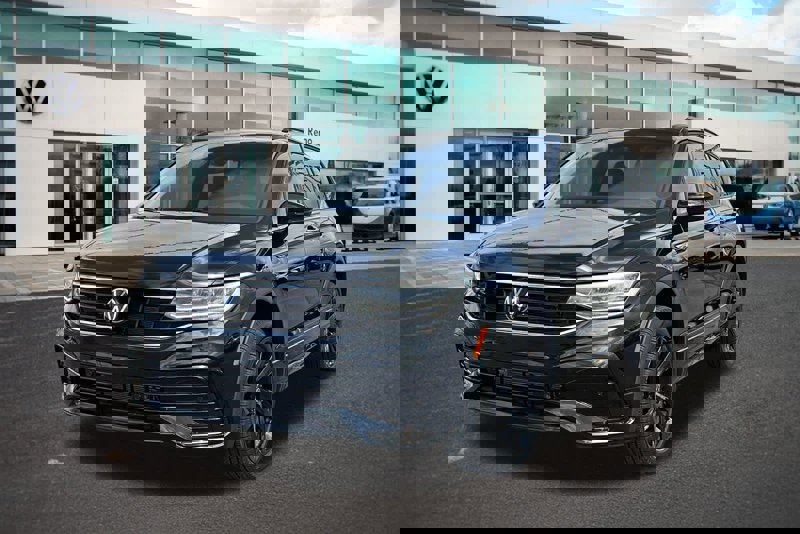 Certified 2024 Volkswagen Tiguan SE R-Line image 1