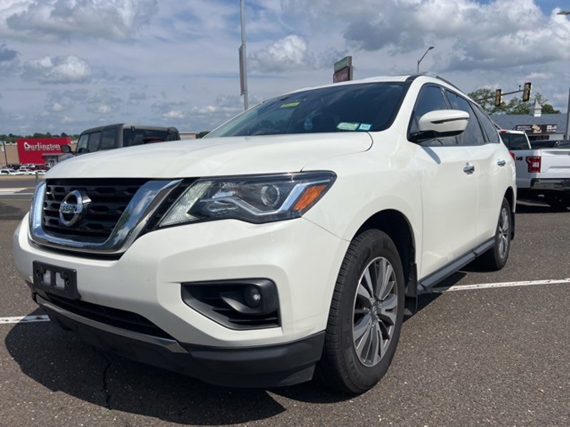 Used 2020 Nissan Pathfinder SV image 1