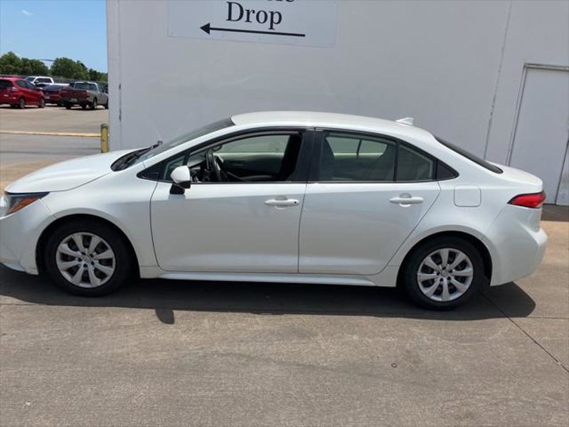 Used 2020 Toyota Corolla LE image 1