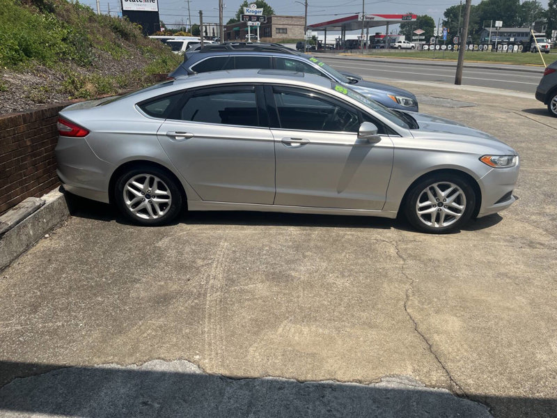 Used 2014 Ford Fusion SE image 1