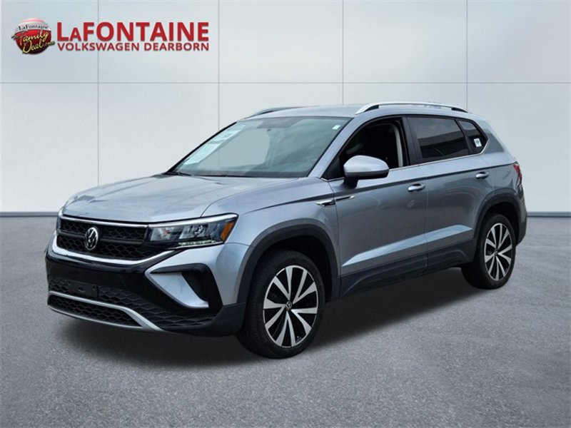 Certified 2022 Volkswagen Taos SE image 1