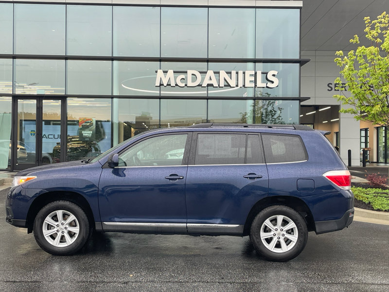 Used 2013 Toyota Highlander FWD w/ Cold Weather Pkg image 1