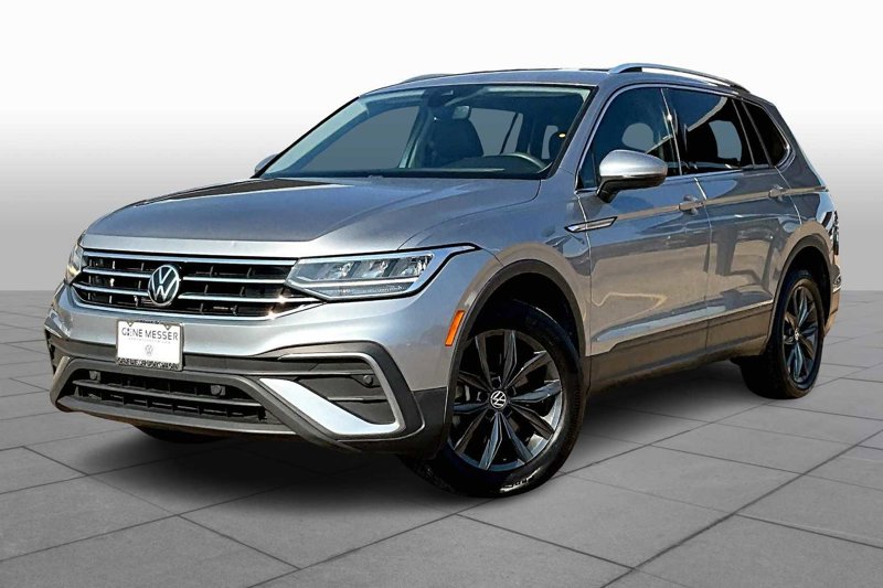 Used 2022 Volkswagen Tiguan SE image 1