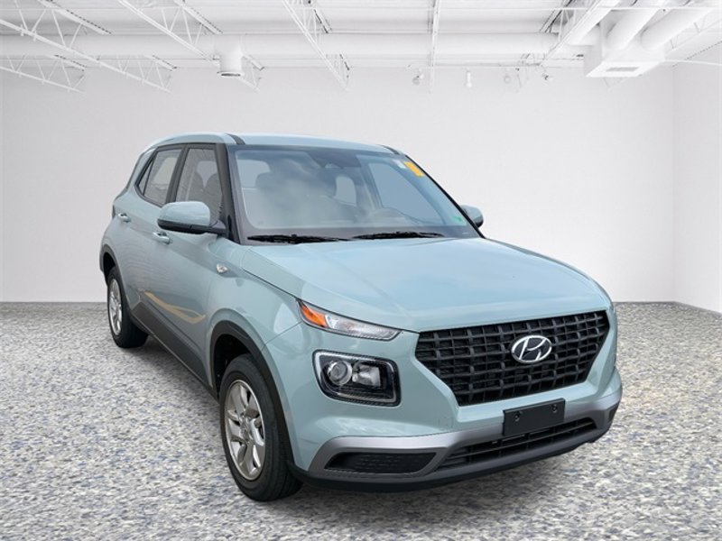 Certified 2025 Hyundai Venue SE image 1