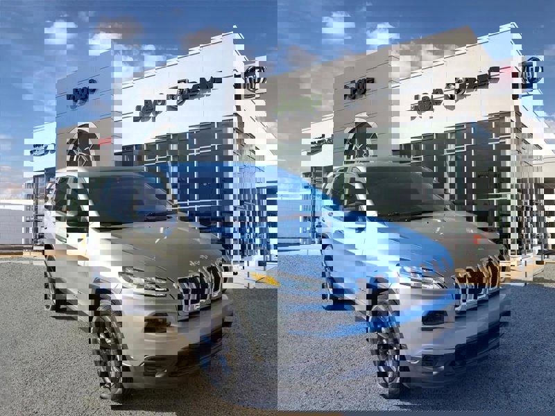 Used 2017 Jeep Cherokee Sport w/ Cold Weather Group image 1