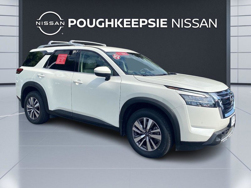 Certified 2023 Nissan Pathfinder SL image 1