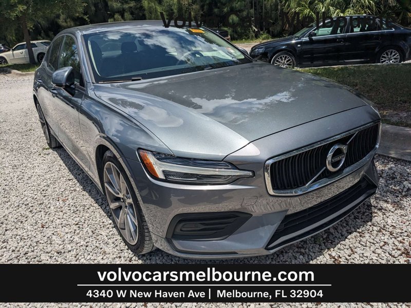 Used 2020 Volvo S60 T5 Momentum image 1