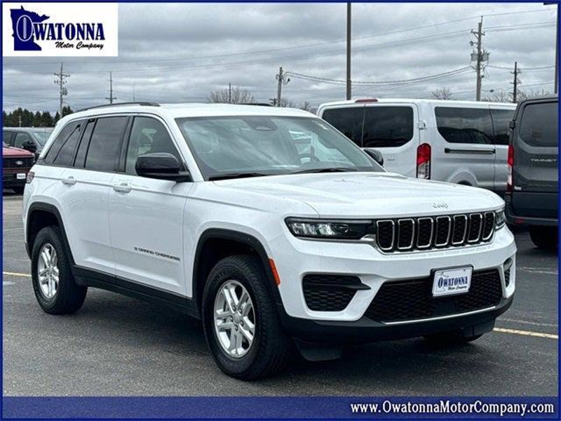 Certified 2023 Jeep Grand Cherokee Laredo image 1