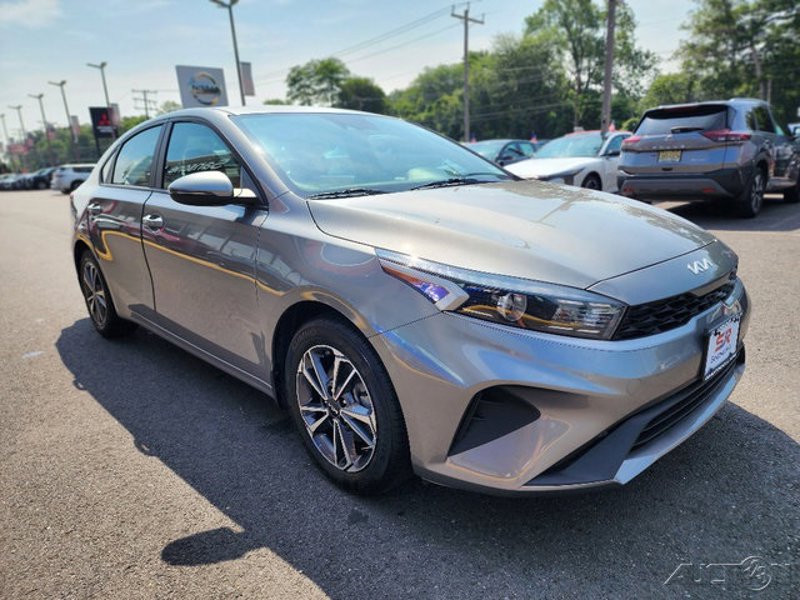 Certified 2022 Kia Forte LXS w/ LXS Technology Package image 1