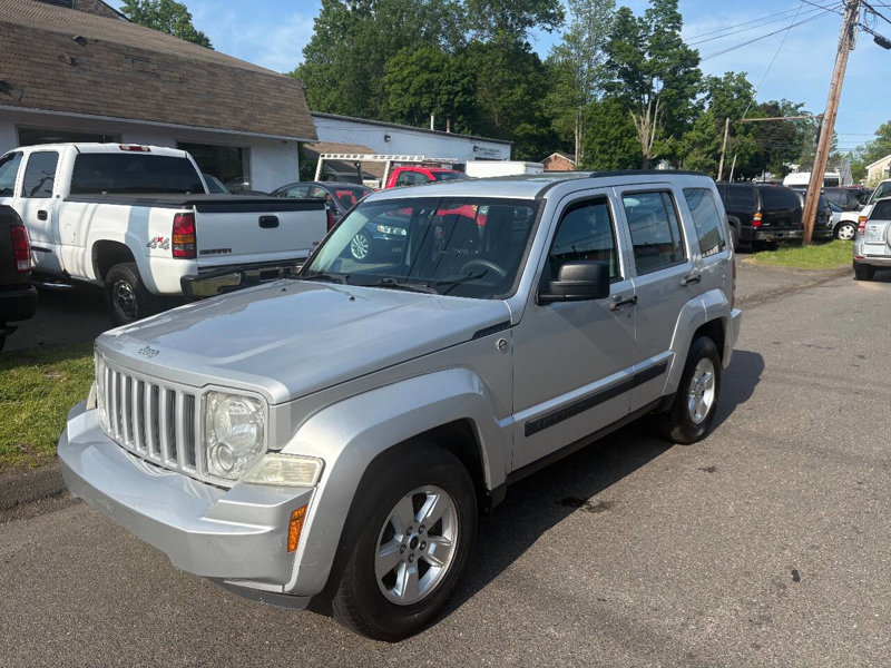 Used 2012 Jeep Liberty Sport image 1
