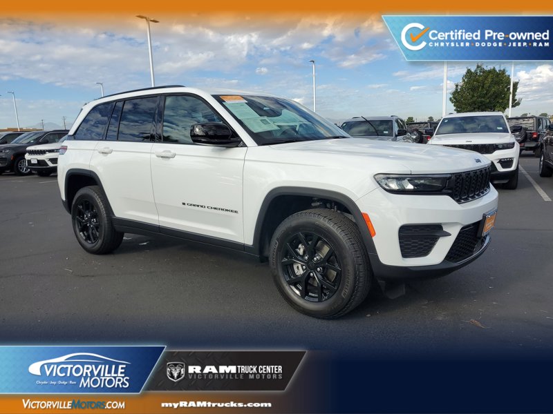 Certified 2024 Jeep Grand Cherokee Altitude image 1