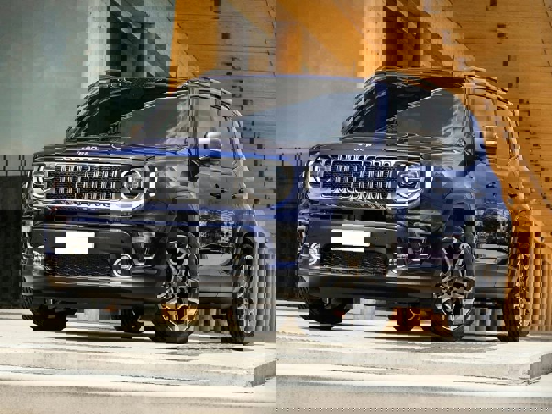Used 2019 Jeep Renegade Latitude w/ Popular Equipment Group image 1