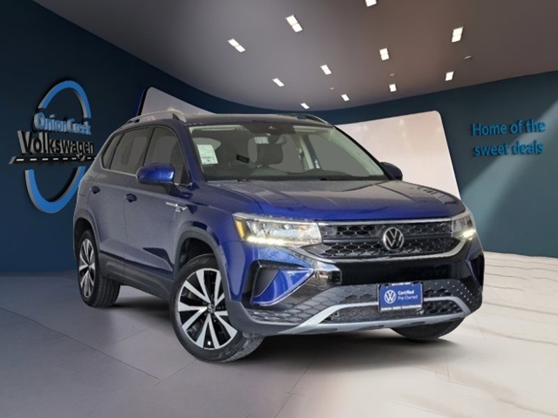 Certified 2024 Volkswagen Taos SE image 1