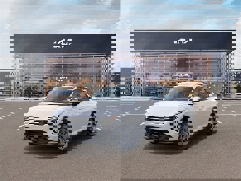 New 2025 Kia K4 LX image 1