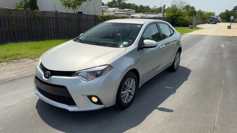 Used 2014 Toyota Corolla LE image 1