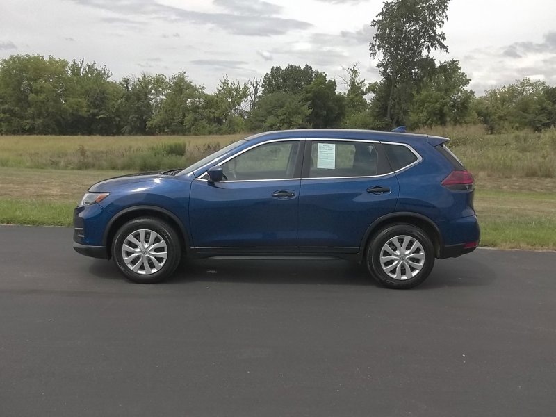 Used 2020 Nissan Rogue S image 1