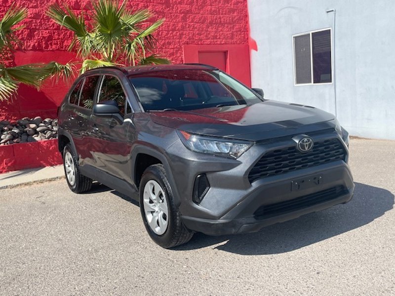 Used 2019 Toyota RAV4 LE image 1