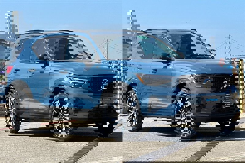 Certified 2024 Volvo XC40 B5 Plus w/ Climate Package image 1