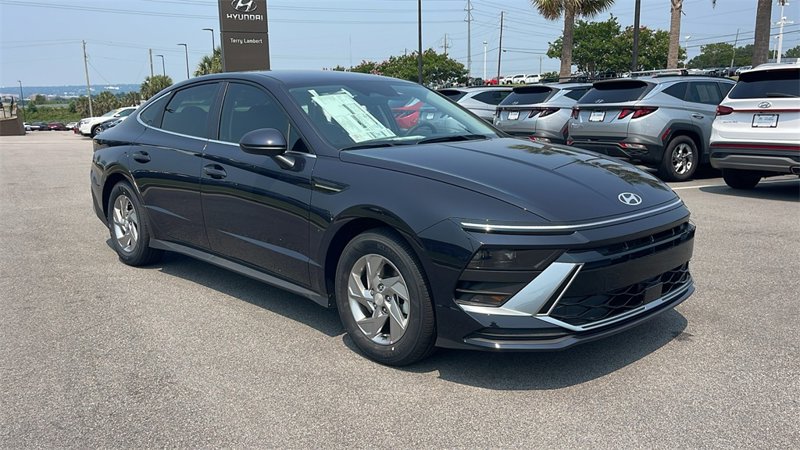 Certified 2025 Hyundai Sonata SE image 1