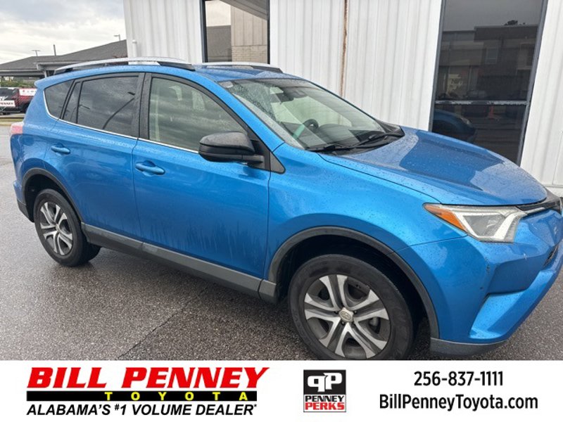 Used 2018 Toyota RAV4 LE image 1