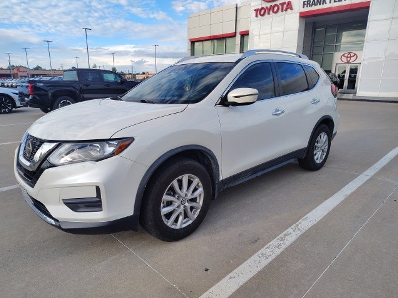 Used 2020 Nissan Rogue SV image 1