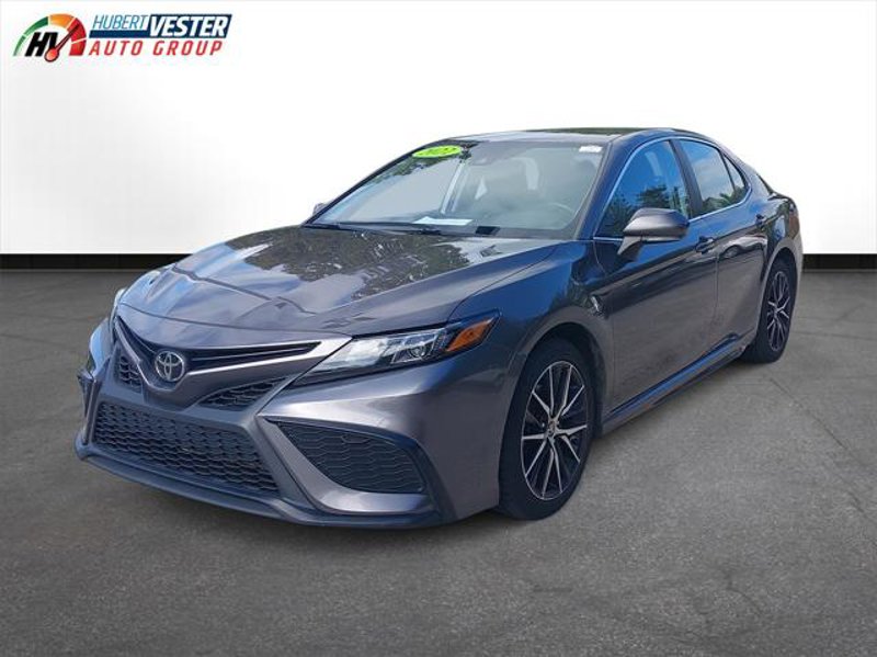 Certified 2022 Toyota Camry SE image 1