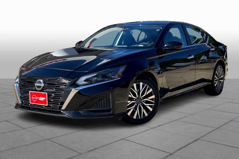 Certified 2023 Nissan Altima 2.5 SV image 1
