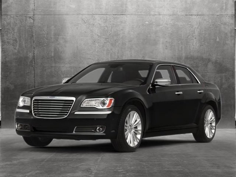 Used 2013 Chrysler 300 image 1
