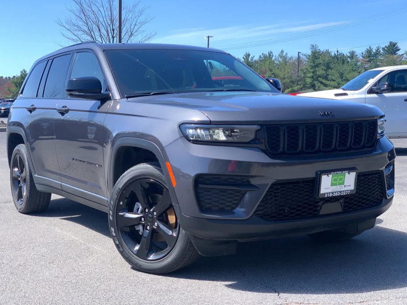 Certified 2023 Jeep Grand Cherokee Altitude image 1