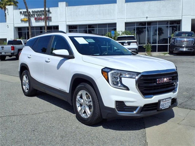 Certified 2022 GMC Terrain SLE w/ Driver Convenience Package image 1