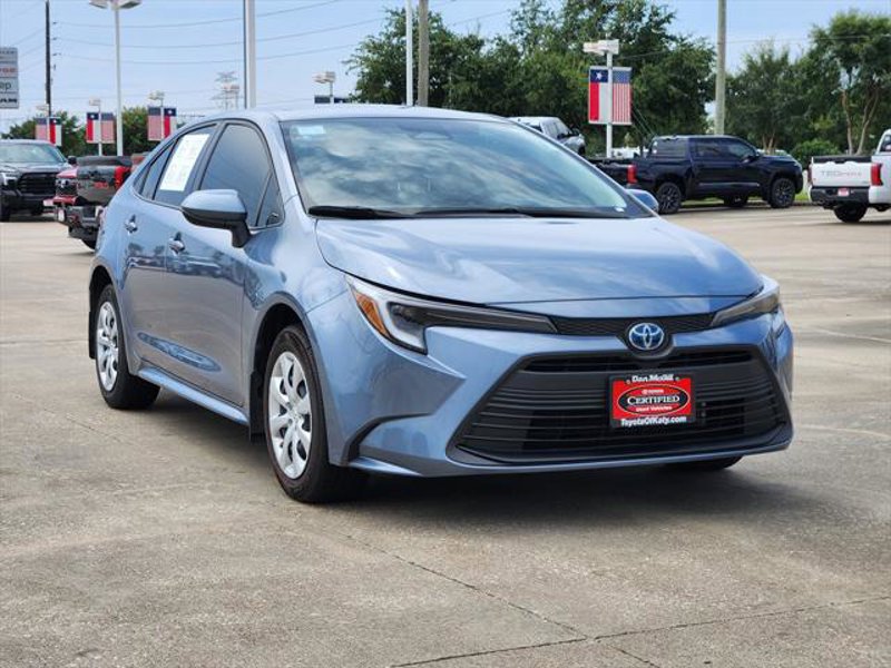 Certified 2025 Toyota Corolla LE image 1