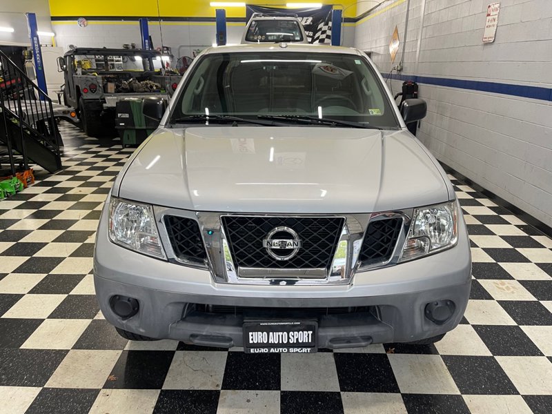 Used 2013 Nissan Frontier SV image 1