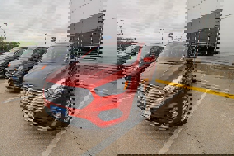 Used 2019 Ford Escape SE image 1