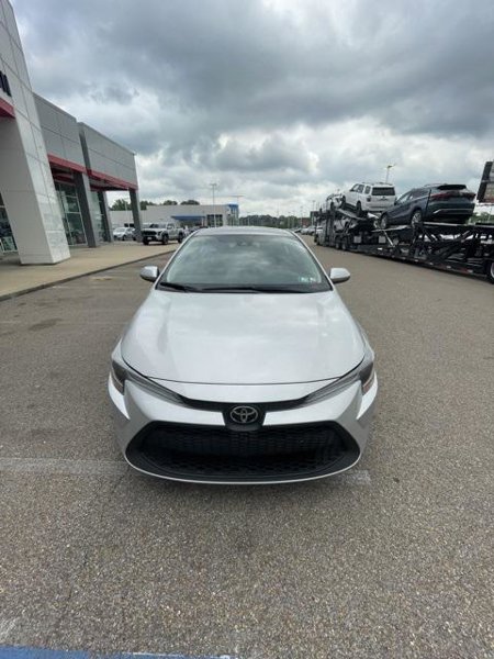 Used 2021 Toyota Corolla LE image 1