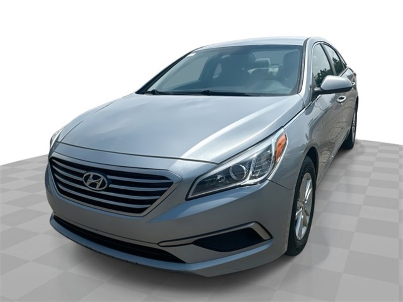 Used 2017 Hyundai Sonata SE image 1