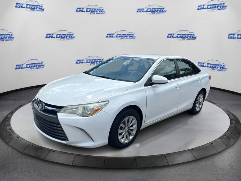 Used 2015 Toyota Camry LE image 1